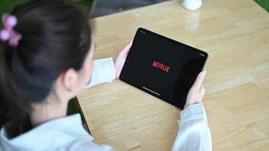 Mit Beamer Netflix schauen: Die ultimative Anleitung für perfektes ...